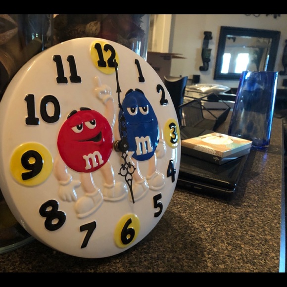 $$ SOLD $$ Vintage Official Mars M & M Clock - Picture 7 of 8